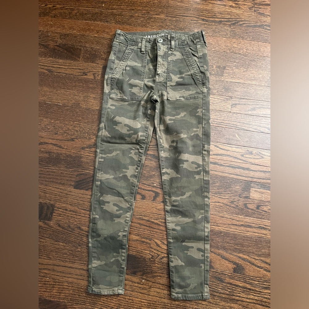 19) American Eagle camo skinny size 4 jeans